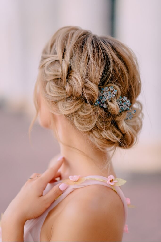 Expert Celebrity Stylists Deliver Flawless Hair Transformations in Kasturi Nagar